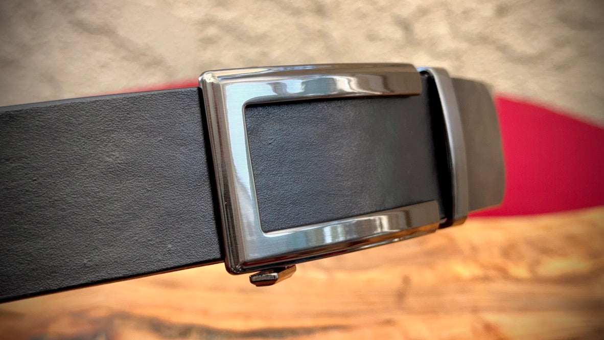 TauroLuna Azabache Leather Belt – Bold Sophistication in the Luna Collection